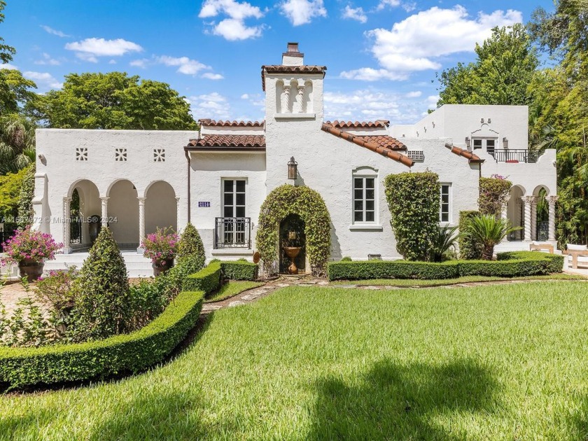 Welcome to a remarkable historical estate in Coral Gables - Beach Home for sale in Coral Gables, Florida on Beachhouse.com