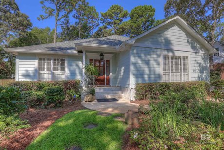 Welcome to this charming 3/2 single owner, single level home in - Beach Home for sale in Daphne, Alabama on Beachhouse.com