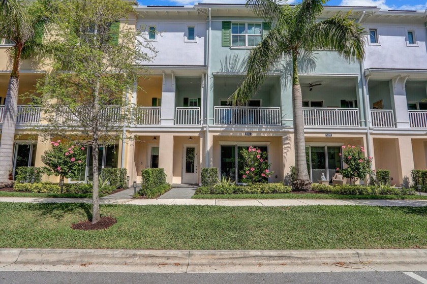 Welcome to this stunning 3-level townhome in the sought-after - Beach Townhome/Townhouse for sale in Palm Beach Gardens, Florida on Beachhouse.com