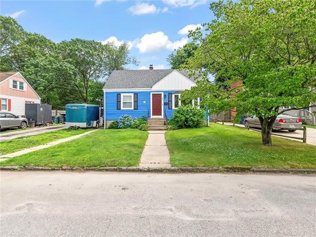 Discover this charming 3-bedroom Cape Cod-style home located in - Beach Home for sale in Warwick, Rhode Island on Beachhouse.com