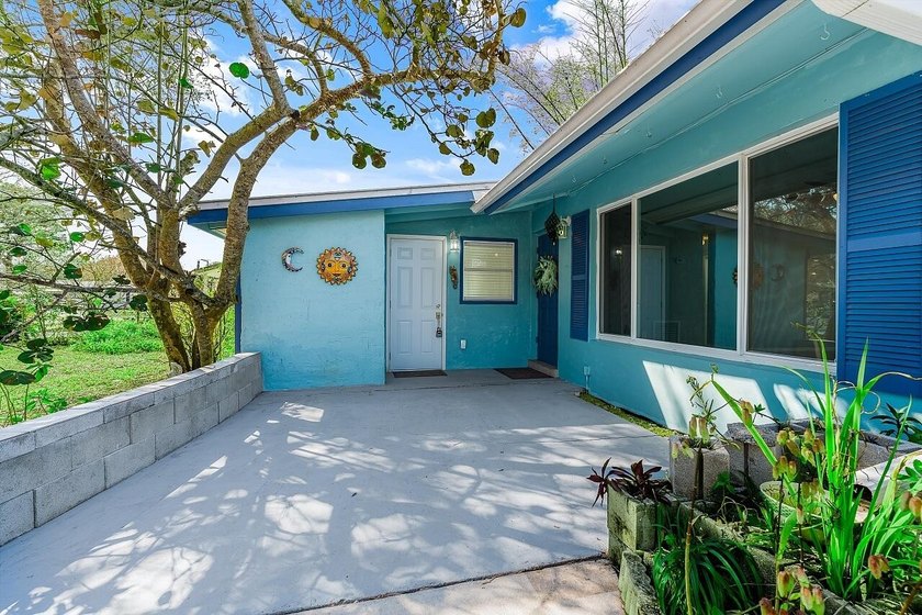 Prime Vero Beach location. This beautifully updated CBS home - Beach Home for sale in Vero Beach, Florida on Beachhouse.com