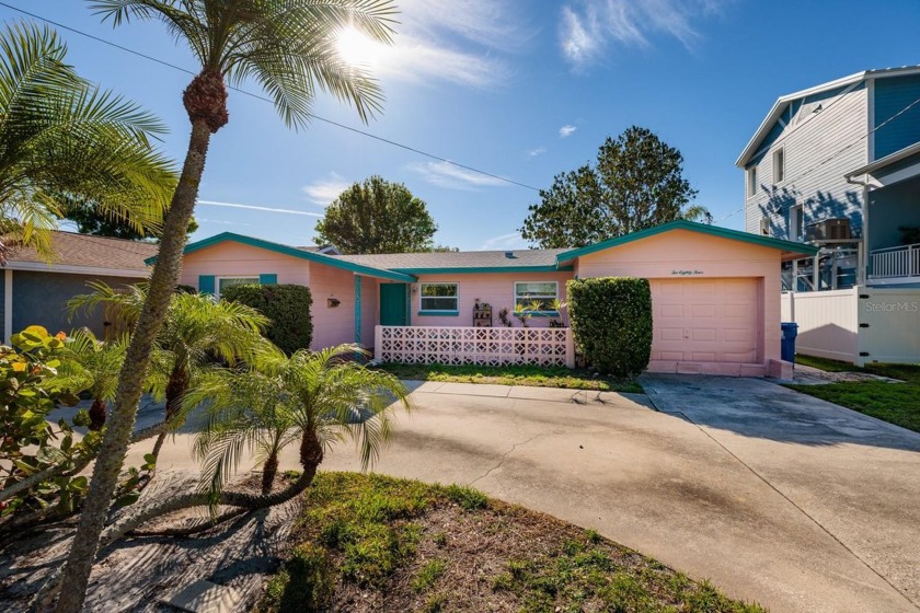 Ladies and gentlemen, real estate enthusiasts, and dreamers of - Beach Home for sale in St. Petersburg, Florida on Beachhouse.com