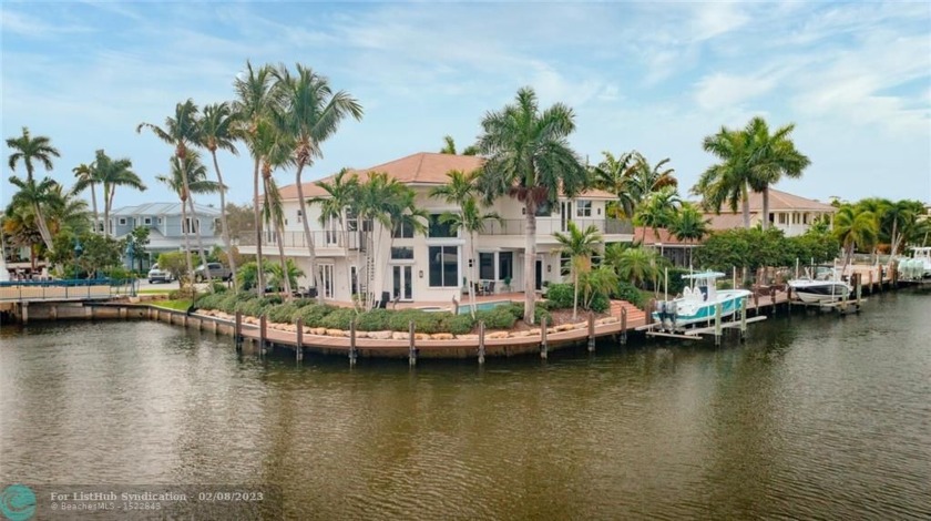 Spectacular two story residence with 5 bedrooms, office, 4 full - Beach Home for sale in Lighthouse Point, Florida on Beachhouse.com