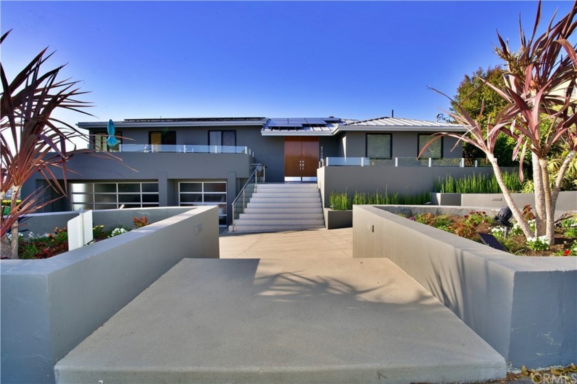 This contemporary retreat is nestled in the serene area of - Beach Home for sale in Laguna Beach, California on Beachhouse.com