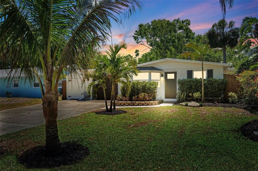 Under contract-accepting backup offers. Welcome to your dream - Beach Home for sale in Crystal Beach, Florida on Beachhouse.com