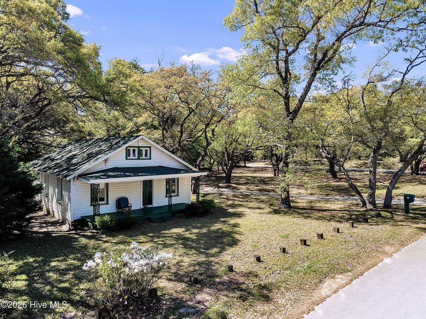 Enjoy the charm of this cozy cottage-style home, originally - Beach Home for sale in Swansboro, North Carolina on Beachhouse.com