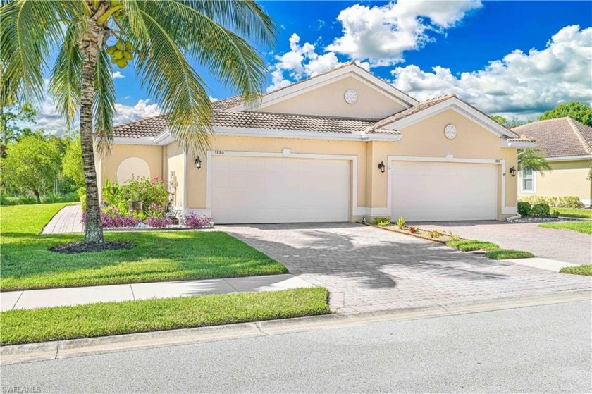 This stunning attached villa in Lindsford is truly move-in ready - Beach Home for sale in Fort Myers, Florida on Beachhouse.com