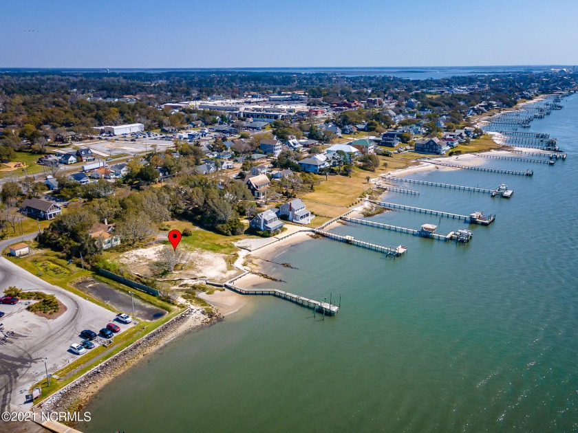 Premier location and gorgeous views from this deep water lot on - Beach Lot for sale in Morehead City, North Carolina on Beachhouse.com