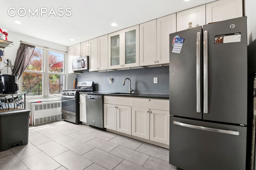 Discover the perfect blend of comfort, functionality, and - Beach Townhome/Townhouse for sale in Brooklyn, New York on Beachhouse.com