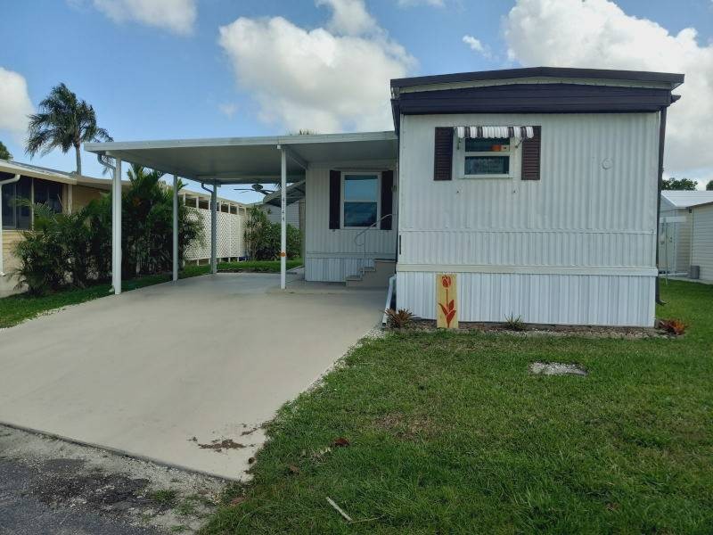 Land Lease, 55+ Community.  Solid home that has been well - Beach Home for sale in West Palm Beach, Florida on Beachhouse.com