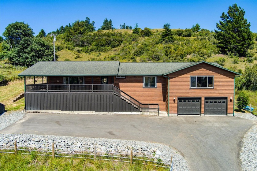 HORSE PROPERTY BEHIND A PRIVATE GATE!GREAT LOCATION WITH EASY - Beach Home for sale in Fortuna, California on Beachhouse.com