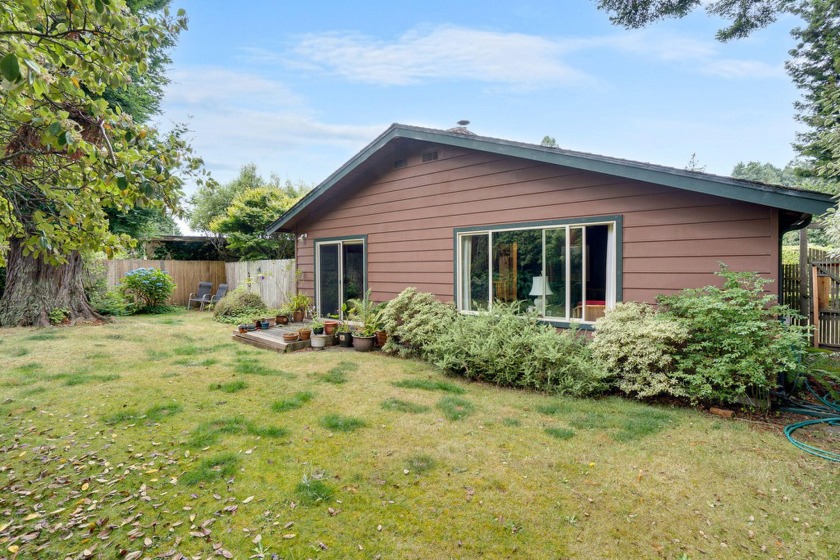 This is a hidden gem. Large yard that feels private, but close - Beach Home for sale in Eureka, California on Beachhouse.com