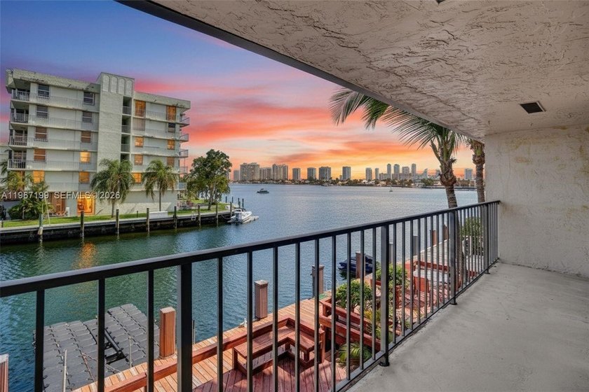 Stunning waterfront townhome with 3 bedrooms, 2.5 bathrooms, and - Beach Townhome/Townhouse for sale in Sunny Isles Beach, Florida on Beachhouse.com