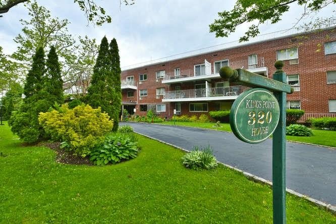 The Coveted Kings Point House is offering a deluxe top floor one - Beach Home for sale in Great Neck, New York on Beachhouse.com