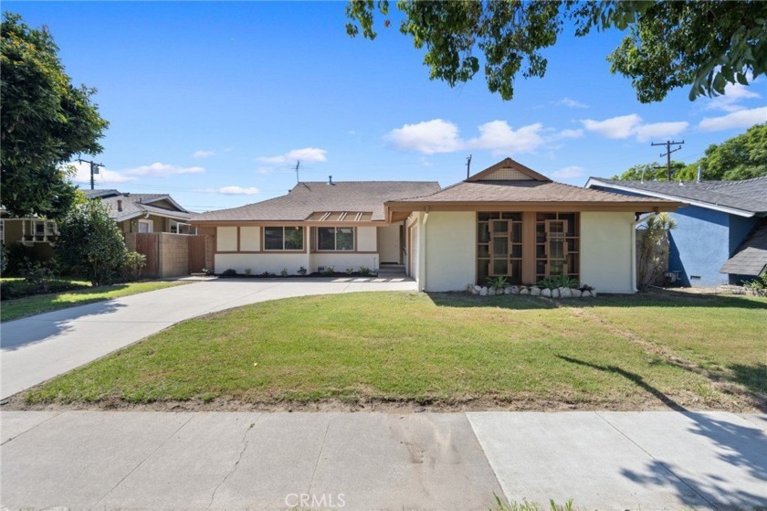 Beautifully maintained single-level home, tucked away on a - Beach Home for sale in Santa Ana, California on Beachhouse.com