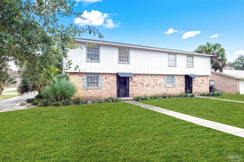 This beautifully maintained, fully furnished duplex is in the - Beach Townhome/Townhouse for sale in Pensacola, Florida on Beachhouse.com