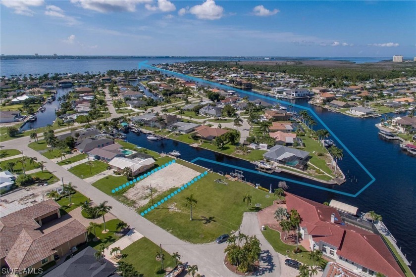 WATERFRONT VACANT LAND! OVERSIZED Cul-De-Sac lot with the ideal - Beach Lot for sale in Cape Coral, Florida on Beachhouse.com