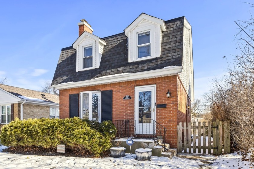 Beautifully updated brick Cape Cod in the perfect Devonshire - Beach Home for sale in Skokie, Illinois on Beachhouse.com