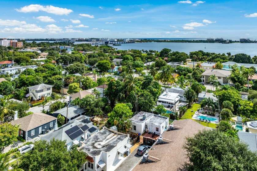 Location location location! This darling Spanish Style Lake - Beach Townhome/Townhouse for sale in Lake Worth Beach, Florida on Beachhouse.com