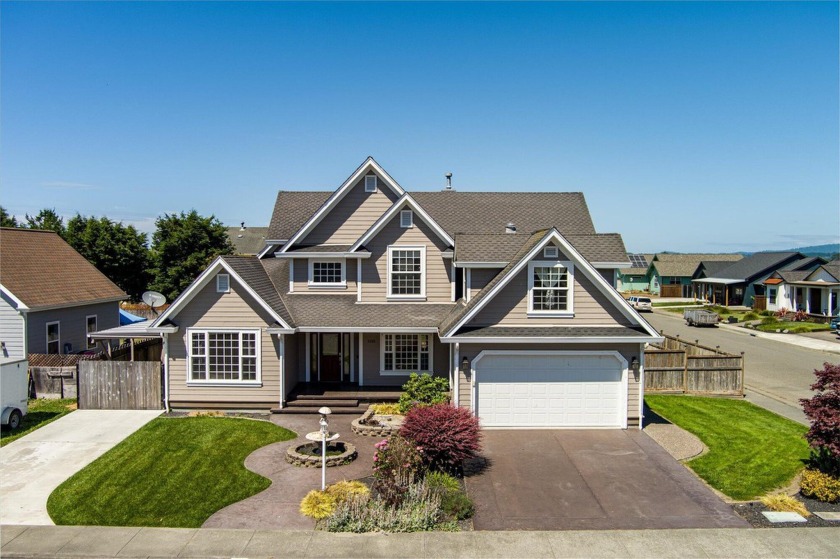 IMPRESSIVE Turn Key House with a motivated seller! This stunning - Beach Home for sale in Ferndale, California on Beachhouse.com