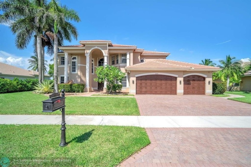 Stunning 6-Bedr 4.5 Bth Waterfront Home w Pool in the beautiful - Beach Home for sale in Davie, Florida on Beachhouse.com