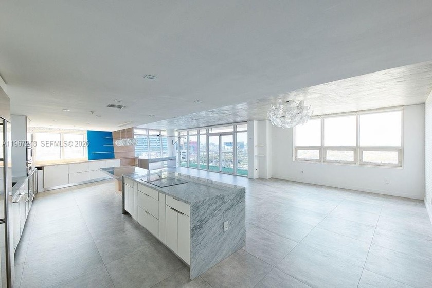 UNIQUE CORNER PH WITH TWO (2) ASSIGNED PARKING SPACES - MIDBLOCK - Beach Condo for sale in Miami, Florida on Beachhouse.com