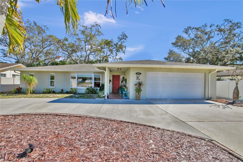 Welcome to your dream home in Oakdale Manor!  This spacious - Beach Home for sale in Largo, Florida on Beachhouse.com