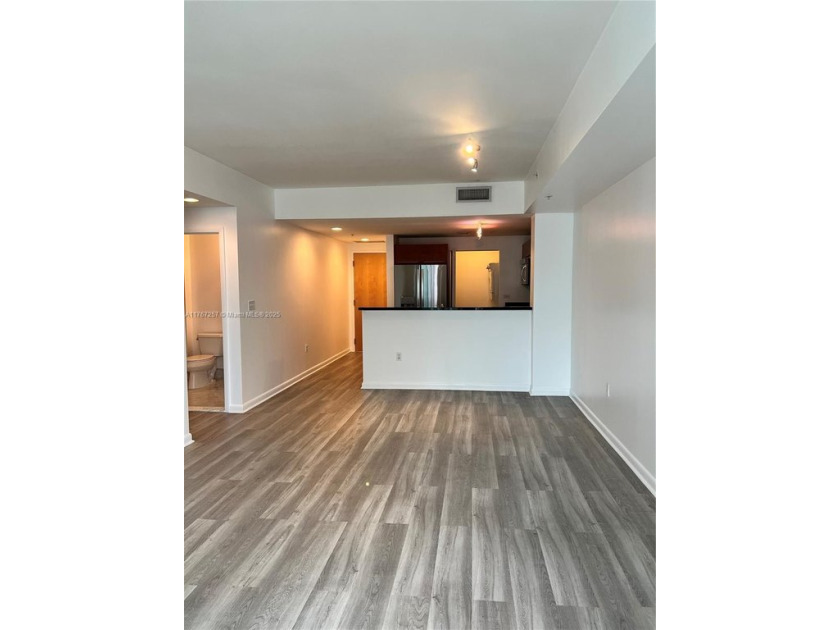 Showing 24hr in advance, please text for appointment. The unit - Beach Condo for sale in Miami, Florida on Beachhouse.com