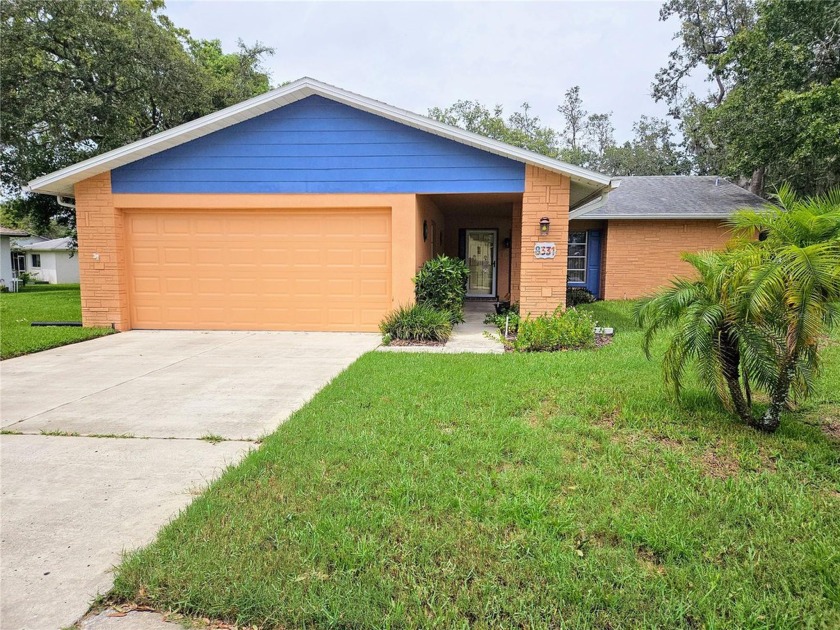 This beautiful two bedroom, two bath, two car garage home - Beach Home for sale in Port Richey, Florida on Beachhouse.com