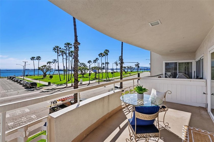 Beautifully positioned in Belmont Heights overlooking Bluff Park - Beach Condo for sale in Long Beach, California on Beachhouse.com