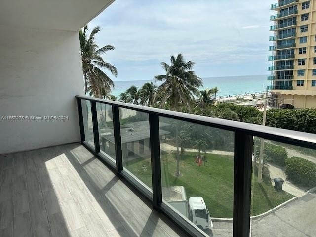 Quadomain complex: On the CATANIA BUILDING: REMODELED BUILDING - Beach Condo for sale in Hollywood, Florida on Beachhouse.com