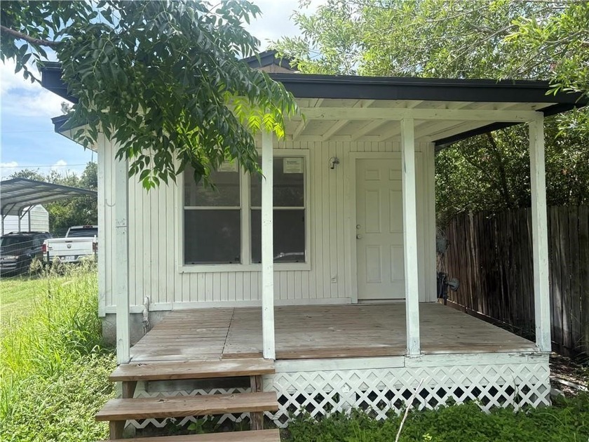 Looking for that cozy, tiny home vibe without being stuck in the - Beach Home for sale in Corpus Christi, Texas on Beachhouse.com