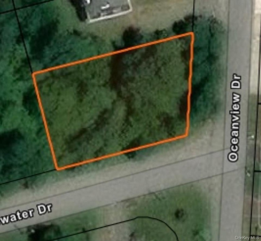 Attention investors, builders, and future homeowners! This - Beach Lot for sale in Mastic Beach, New York on Beachhouse.com