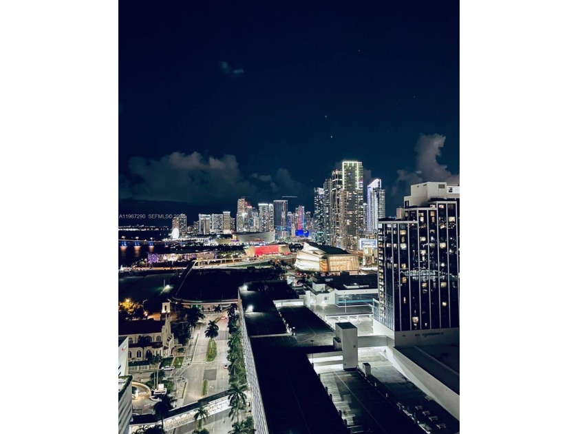 GORGEOUS VIEWS!! THIS 1/1 APARTMENT IN THE HEART OF EDGEWATER IS - Beach Condo for sale in Miami, Florida on Beachhouse.com
