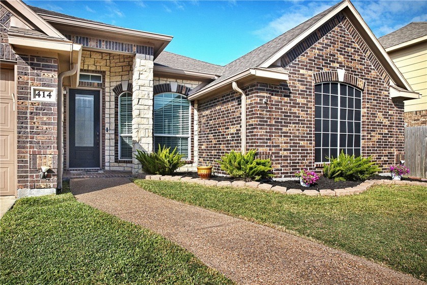 Welcome to elegance and comfort in the heart of the prestigious - Beach Home for sale in Portland, Texas on Beachhouse.com