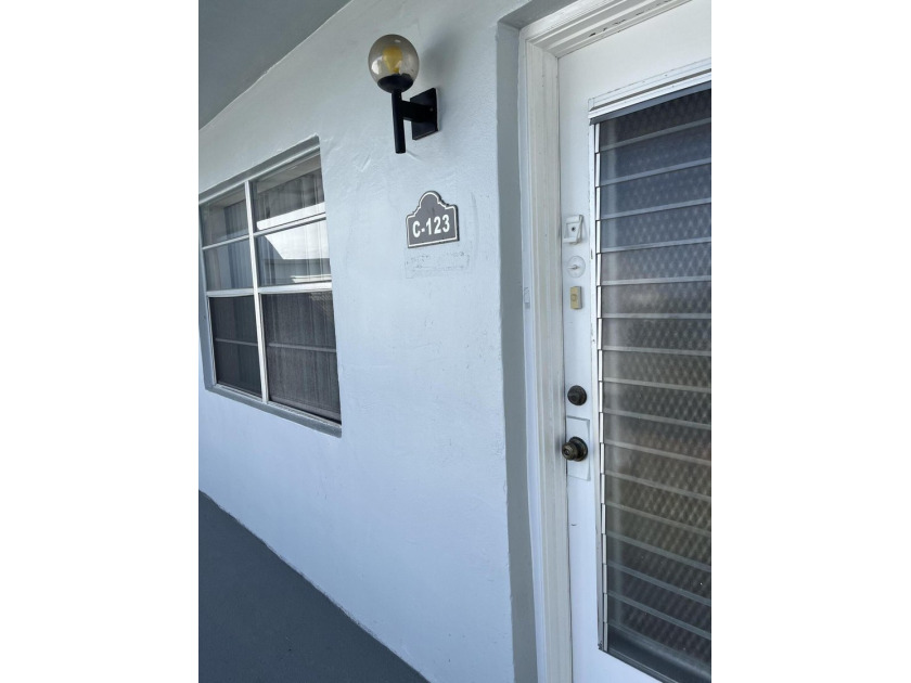 IMMACULATE SECOND FLOOR 2/2 TRUE END UNIT TILE THROUGHOUT EXCEPT - Beach Condo for sale in Delray Beach, Florida on Beachhouse.com