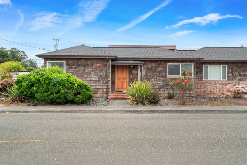 Great Myrtletown location for this 3 bedroom, 2 bath 1800 sq ft - Beach Home for sale in Eureka, California on Beachhouse.com