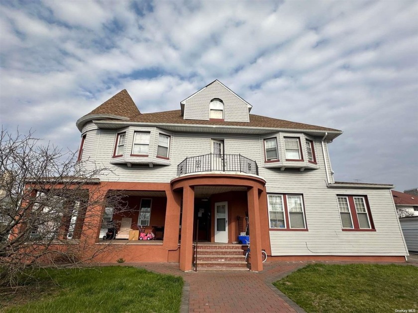 Investors delight ,legal 10 dwelling fully detached,located in - Beach Commercial for sale in Brooklyn, New York on Beachhouse.com