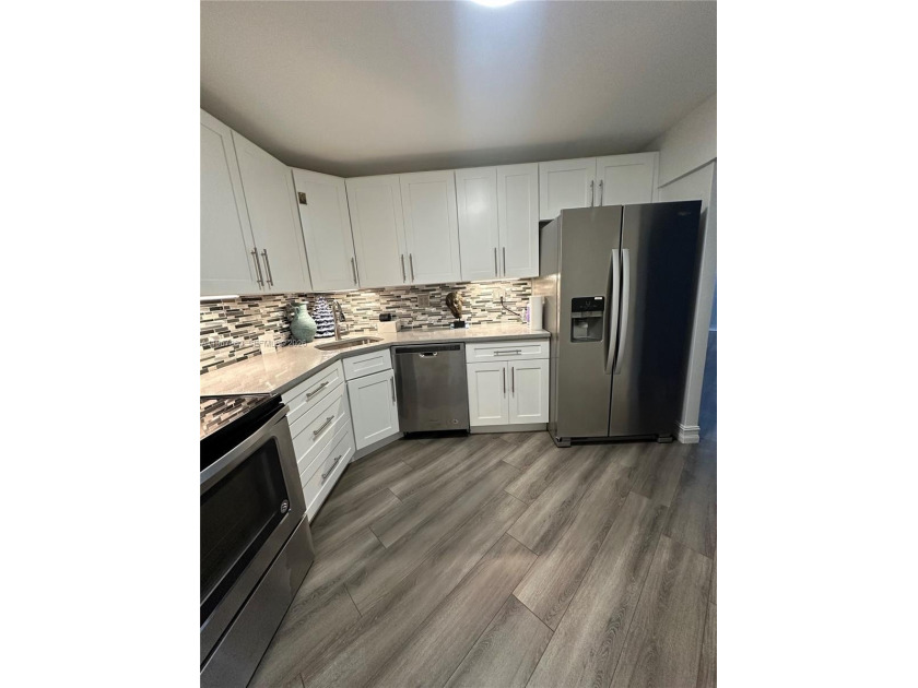 Spacious PENTHOUSE 1/1.5 condo in the Commodore Plaza condo with - Beach Condo for sale in Aventura, Florida on Beachhouse.com