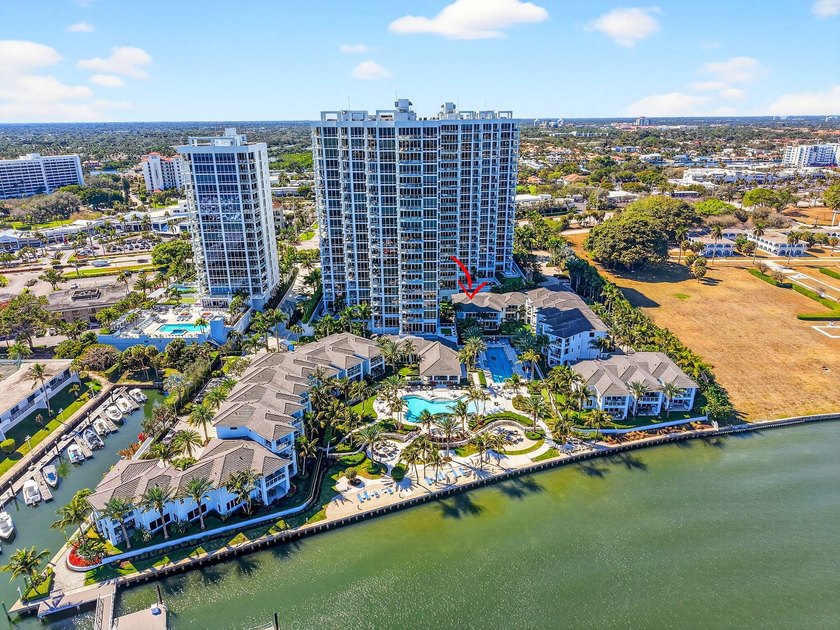 Stunning two story direct waterfront Villa. This 3 bedroom, 3.5 - Beach Condo for sale in North Palm Beach, Florida on Beachhouse.com