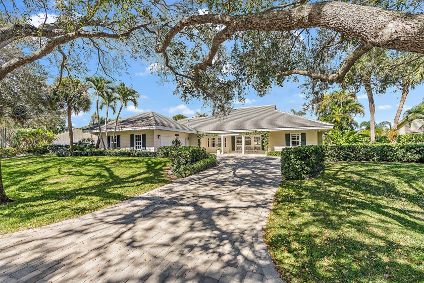 Welcome to the highly coveted community of Heritage Oaks. This - Beach Home for sale in Tequesta, Florida on Beachhouse.com