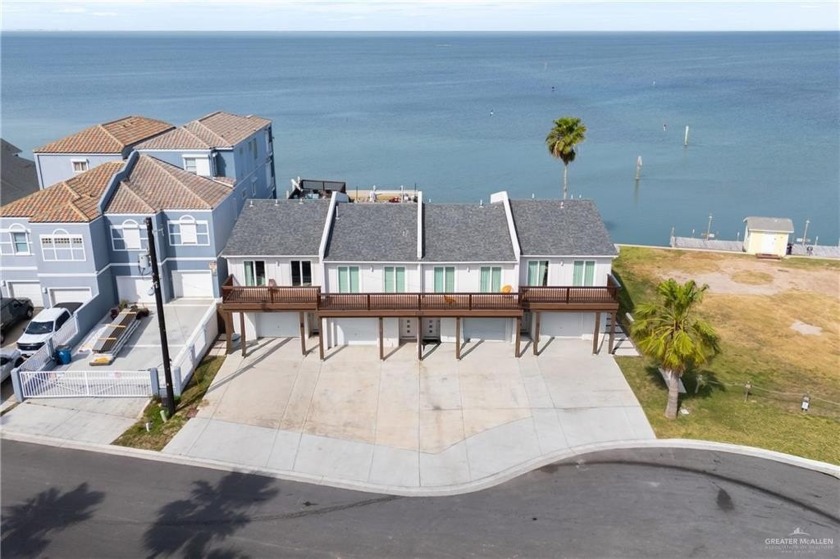 Modern design meets coastal living in this beautiful 3-bedroom - Beach Townhome/Townhouse for sale in South Padre Island, Texas on Beachhouse.com