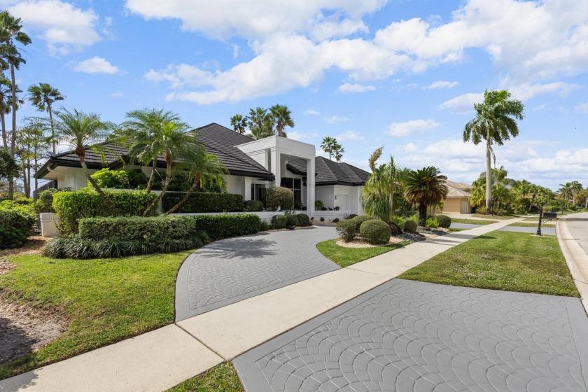 Indulge in the ultimate golf and lakefront living experience - Beach Home for sale in Boca Raton, Florida on Beachhouse.com