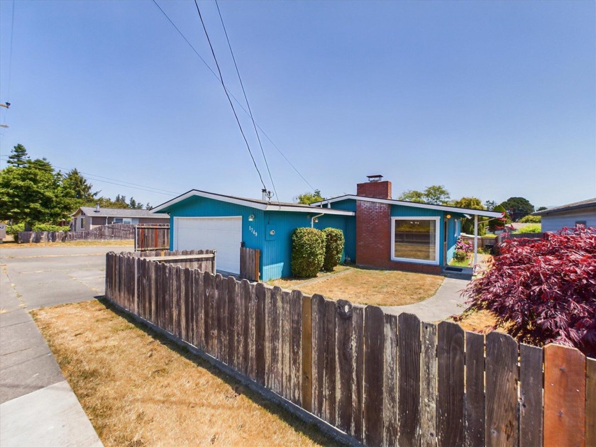 OPEN HOUSE: Sunday, Sept 22nd, 2-4pm. Great Myrtletown location - Beach Home for sale in Eureka, California on Beachhouse.com