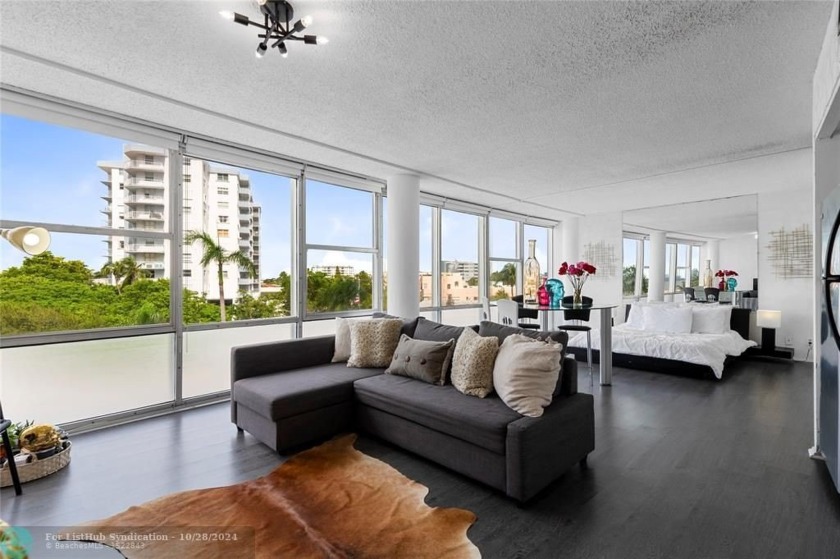 Beautiful and spacious studio in pristine conditions located in - Beach Condo for sale in Miami Beach, Florida on Beachhouse.com