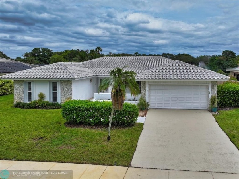 This home boasts the most magnificent view in Boca Greens! The - Beach Home for sale in Boca Raton, Florida on Beachhouse.com