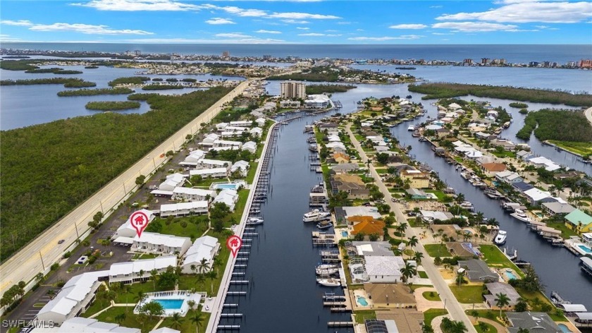 Boater's Dream. Area's Best Deep Canal will take you in a few - Beach Townhome/Townhouse for sale in Fort Myers Beach, Florida on Beachhouse.com