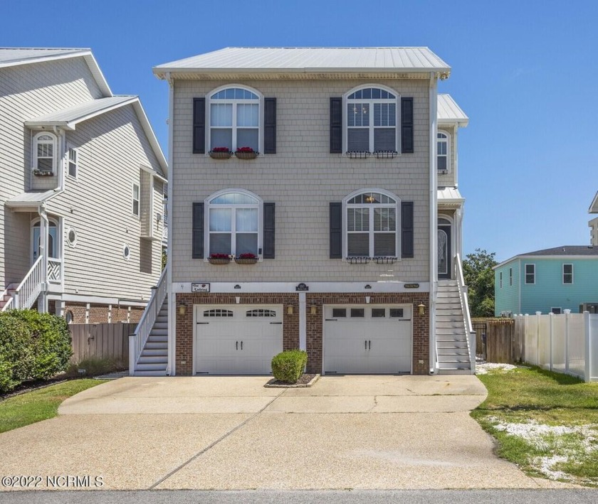 Investors take note: Cash flow potential. Located just 2 blocks - Beach Townhome/Townhouse for sale in Carolina Beach, North Carolina on Beachhouse.com