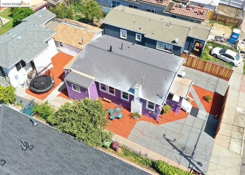 Discover this incredible opportunity to own a duplex like home - Beach Home for sale in Oakland, California on Beachhouse.com