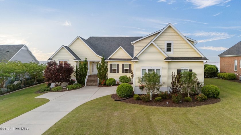 Welcome to this stunning 4 bedroom custom home located on the - Beach Home for sale in New Bern, North Carolina on Beachhouse.com